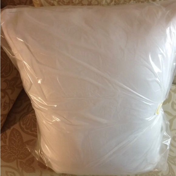 ZONKD Fiber Pillow Queen. Brand New ✨ - Picture 8 of 9